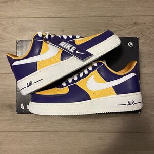 Size 8W - Nike Air Force 1 Low Wmns “LSU” 2024 (NEW MISSING LID) | FJ1408-500